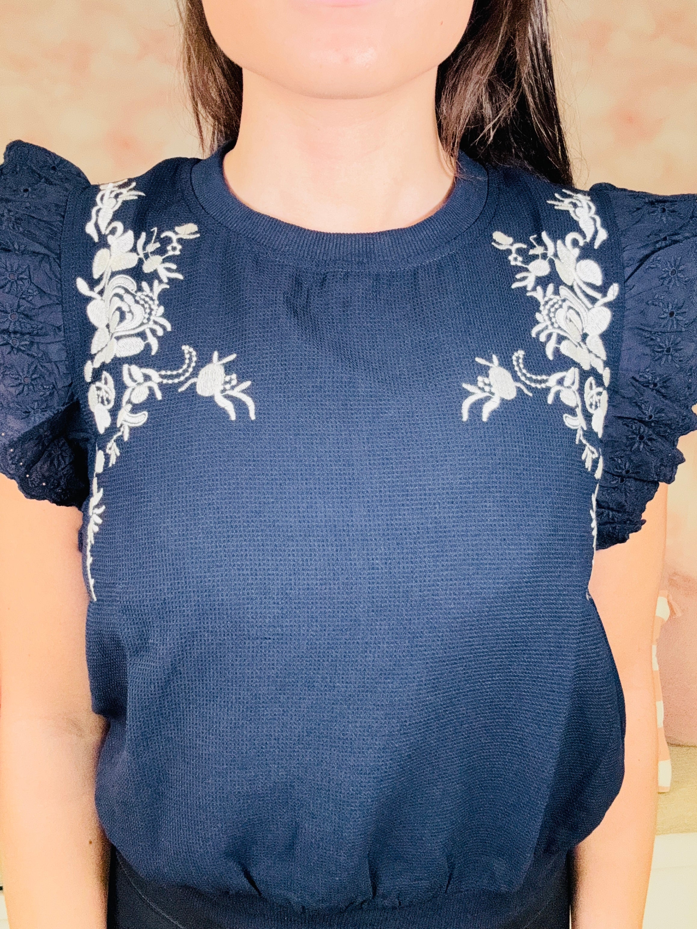 Voy Floral Embroidery Detailed Top